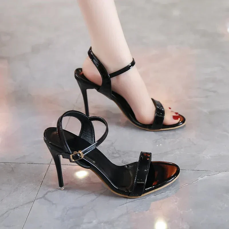 Edwina - Hooggehakte sandalen met enkelbandje en open teen