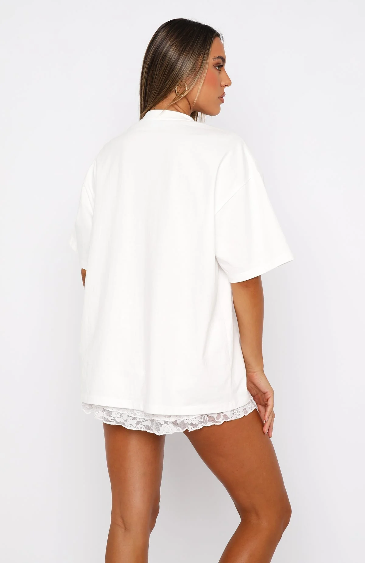 Perry | Damski t-shirt oversize biało-różowy z napisem wygodny - Image 4